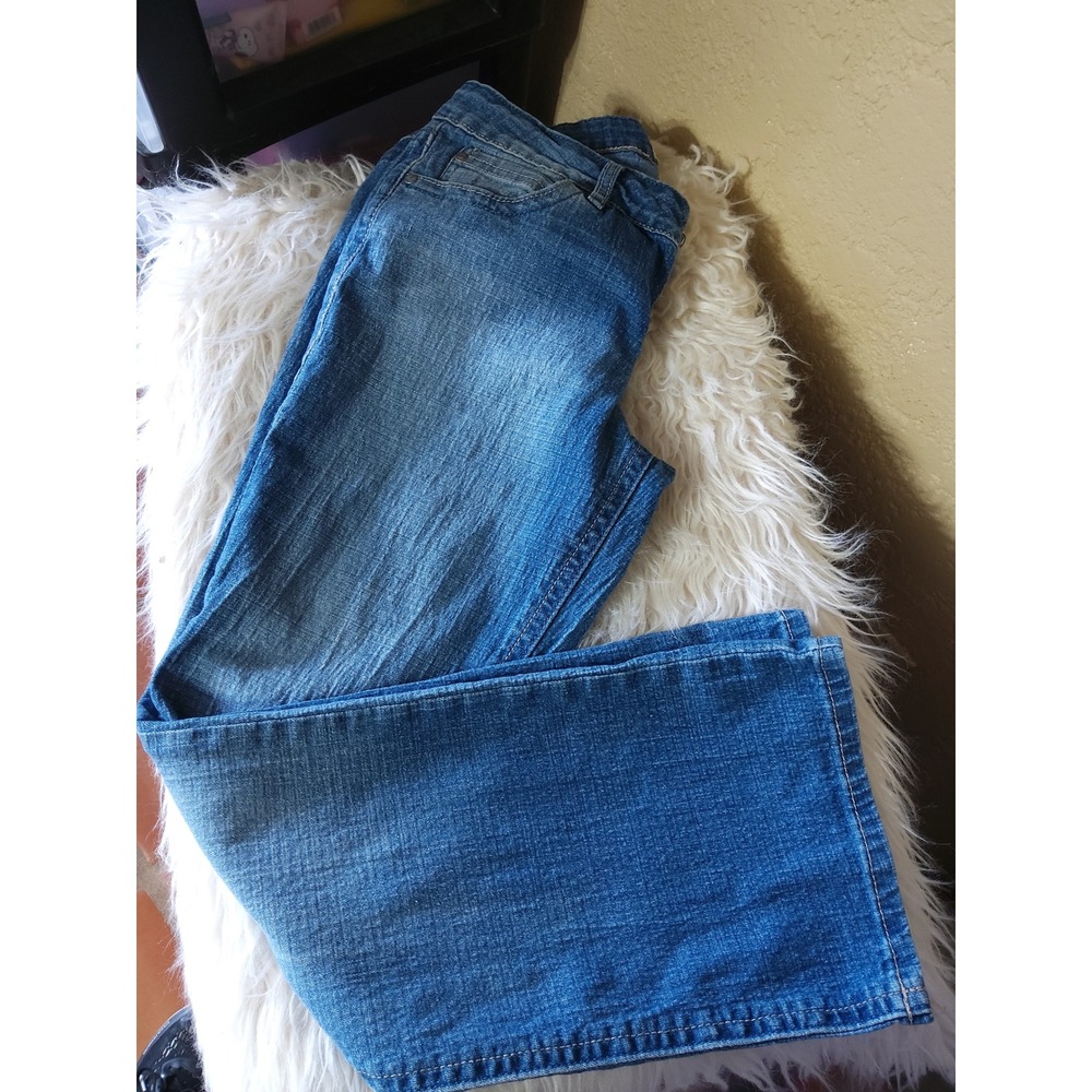 L.E.I. Ashley Lowrise Bootcut Jeans Medium Wash Junior 11 Short Flap Pocket